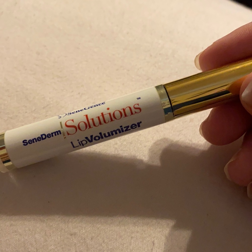 LipSense. Lip Volumizer.